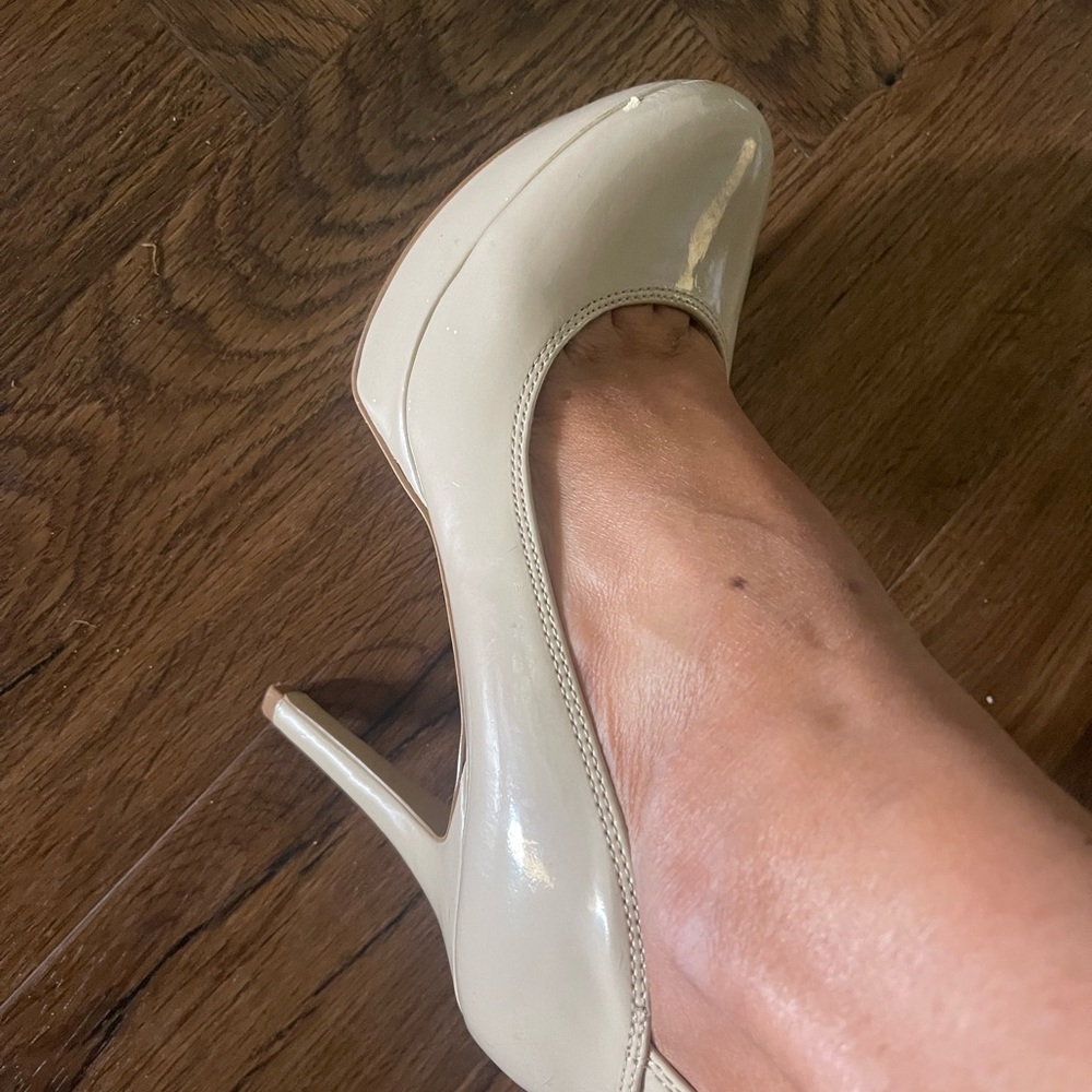 Guess nude size 9